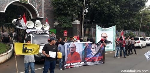 Corong rakyat sayembara berhadiah sepeda Tiru Kuis Jokowi, Massa Gelar Sayembara Berhadiah Sepeda Untuk Jaksa Yang Mampu Adili Novel Baswedan
