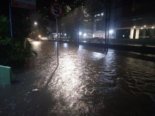 banjir Jakarta Diguyur Hujan, Rumah di Area Tebet Terendam Banjir