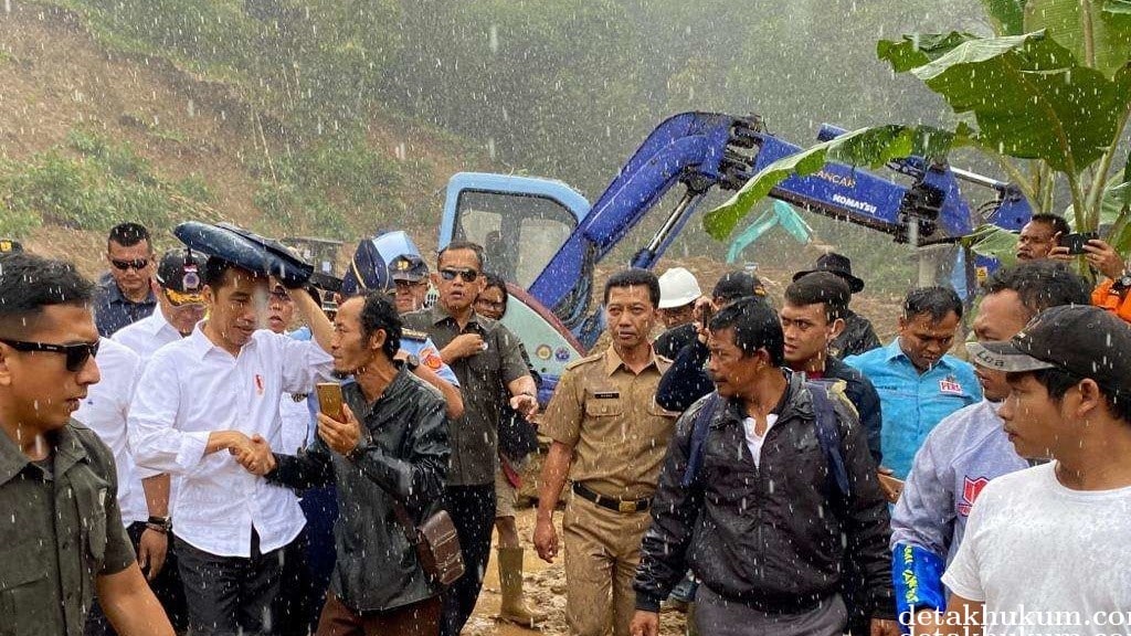 bo Jokowi Tinjau Penanganan Banjir di Kecamatan Sukajaya