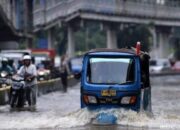 DLH DKI Siagakan 4 Ribu Personel Tangani Sampah Banjir Jakarta
