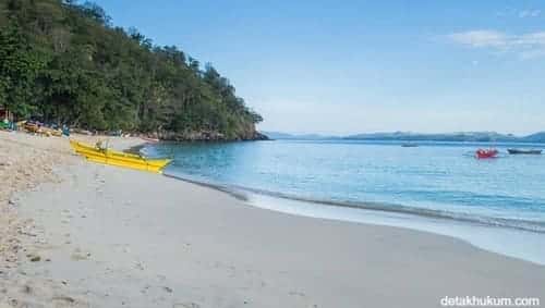 Pantai Pulisan 1 10 Destinasi Wisata Pantai TerHits di Pulau Sulawesi