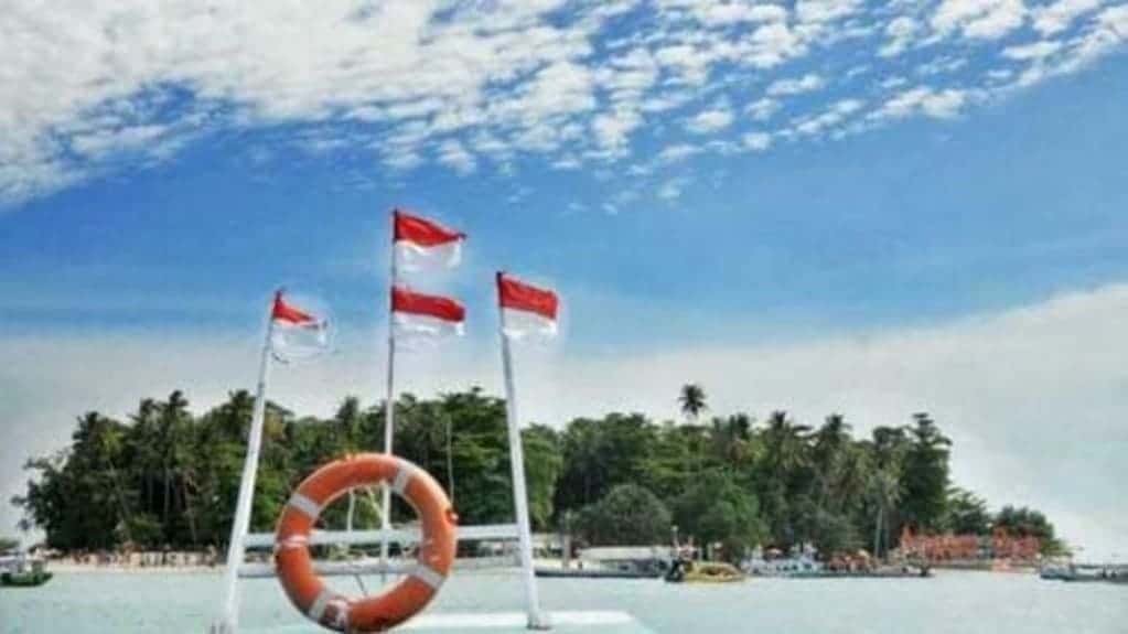 indo 1 10 Destinasi Wisata Pantai TerHits di Pulau Sulawesi