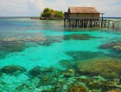 Review Keindahan Pulau Kadidiri Yang Masih Alami