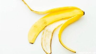kulit pisang 1 5 Cara Memutihkan Gigi Secara Alami