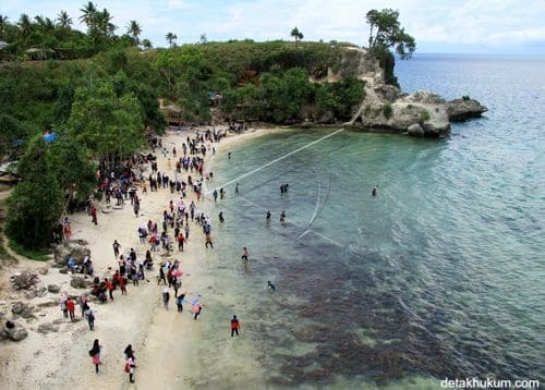 pantai dato 1 10 Destinasi Wisata Pantai TerHits di Pulau Sulawesi