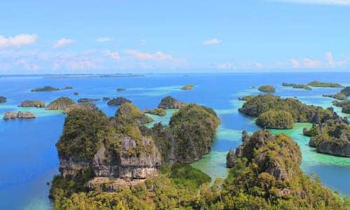 raja ampat 8 Destinasi Wisata Indonesia Terbaik Beserta Ulasannya