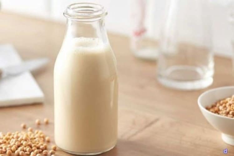 susu kedelai 1 Mitos atau Fakta Minum Susu Kedelai Saat Hamil Kulit Bayi Akan Putih?