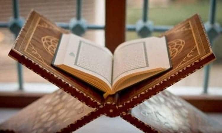 Beautiful Quran Photo Mushaf 1 Hukum Membaca Mushaf Saat Menjadi Imam Shalat