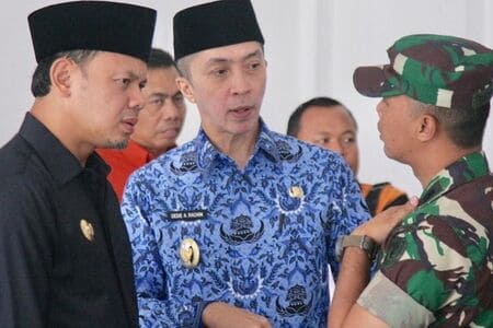 Wakil Wali Kota Bogor Dedie Rachim tengah.KOMPAS Penerapan PSBB di Kota Bogor Kemungkinan dilakukan Minggu Depan