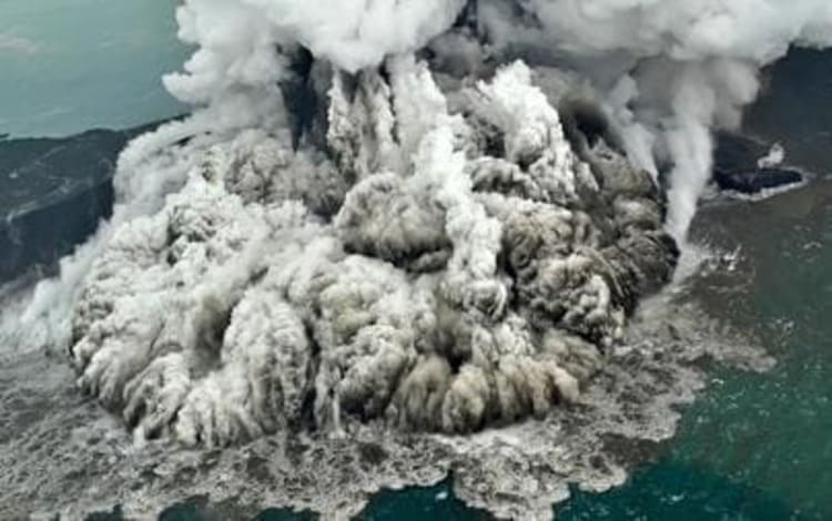 aktivitas gunung anak krakatau 1 4 Gunung Erupsi Bersamaan, Ini Penjelasan PVMBG