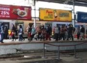 Hari Pertama PSBB Bogor, Penumpang di Stasiun Masih Ramai