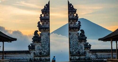 pura luhur lempuyang 10 Tempat Destinasi Wisata Terbaik Di Bali