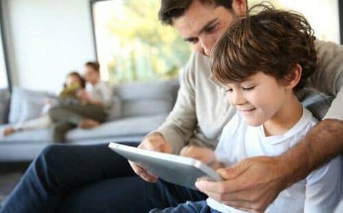 Shutterstock 6 Manfaat Bermain Game Untuk Anak-Anak
