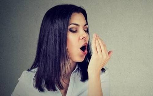 atasibaumulut Cara Menghilangkan Bau Mulut Tak Sedap
