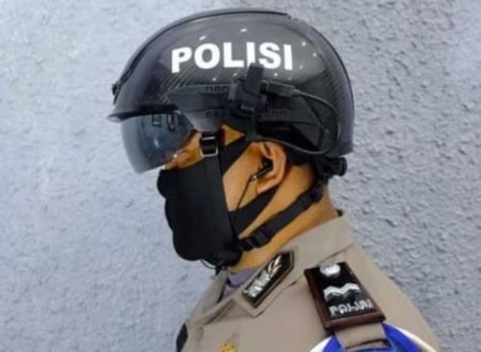 helm robocop polda riau 1 Deteksi Dini Covid-19, Polda Riau Gunakan Helm "Robocop"