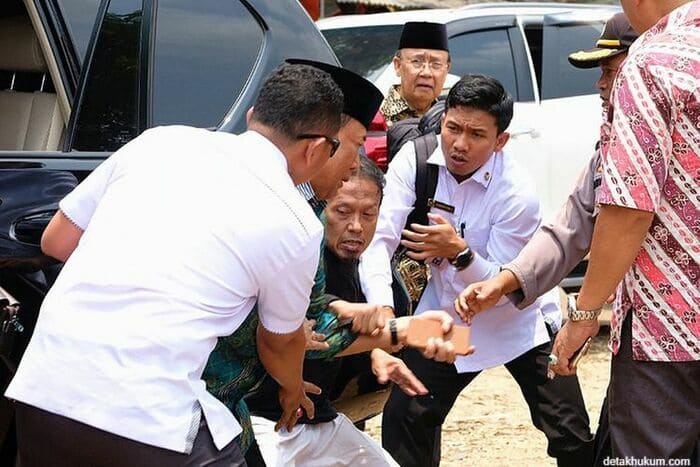 5e09a8efbcf35111 1 Abu Rara Penyerang Wiranto Dituntut 16 Tahun Penjara