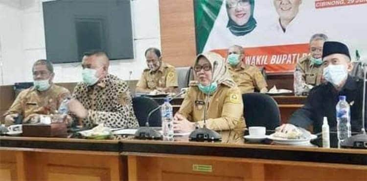 Bupati bogor Ade Yasin memimpin rapat 1 Kabupaten Bogor Kembali Raih Opini WTP BPK Kelima Kali