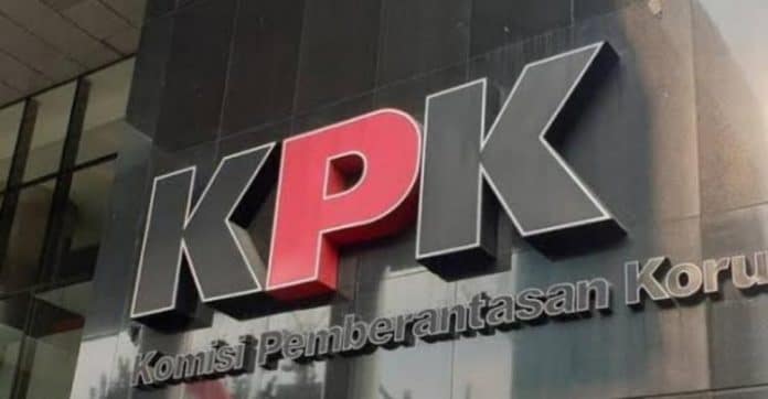 KPK 696x362 1 KPK Tahan 11 Anggota DPRD Sumut Tersangka Kasus Suap