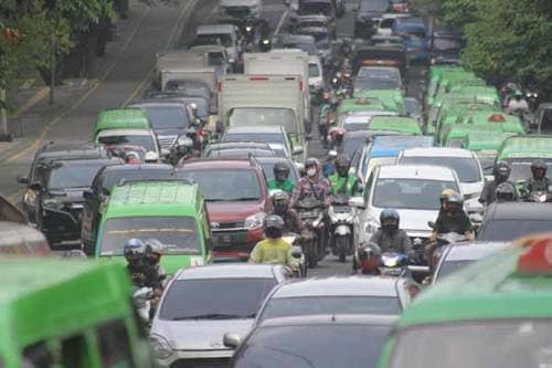 volume kendaraan meningkat PSBB Transisi Bogor: Volume Kendaraan Masuk Meningkat