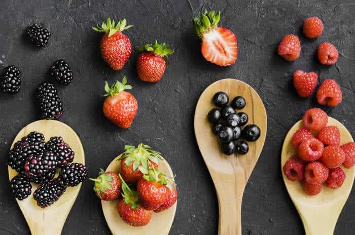 2499073 Jenis Buah Berry Yang Memiliki Manfaat Bagi Kesehatan