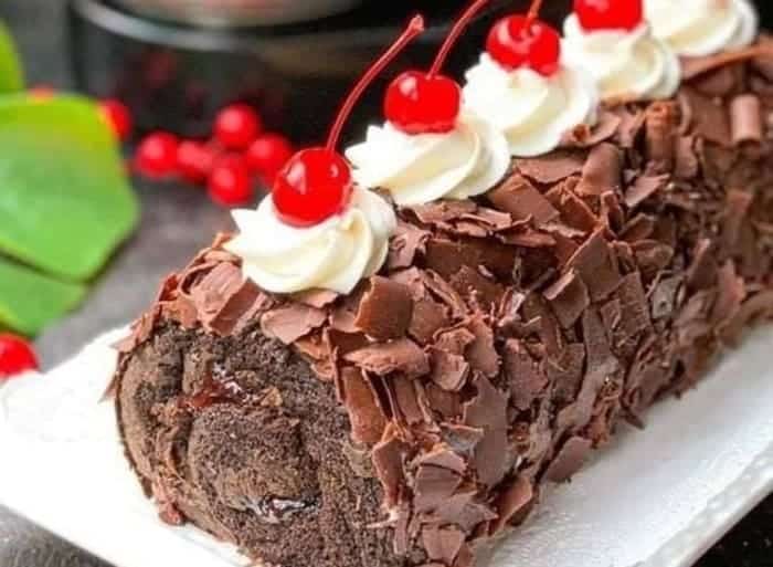 BLACK FOREST ROLL CAKE 1 Resep Cara Membuat Black Forest Roll Cake