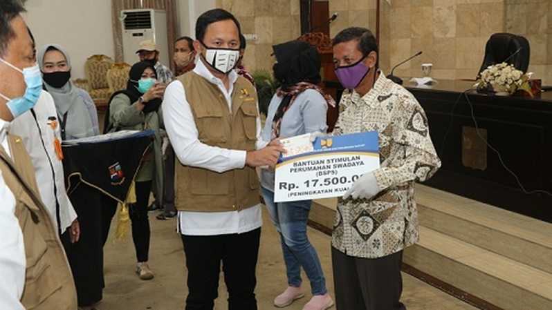 Direktoat Jenderal Perumahan Kementerian PUPR. Kota Bogor sendiri mendapat alokasi bantuan 25.9 milyar rupiah untuk 1.823 unit Kementerian PUPR Beri Bantuan Perbaikan Rumah Bagi 1.823 Warga di Bogor