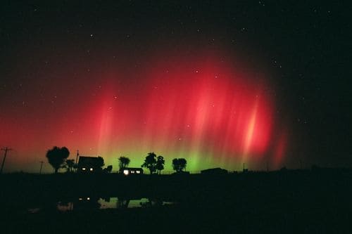 aurora red Sicantik Aurora Cahaya Warna-Warni Penghias Langit Kutub