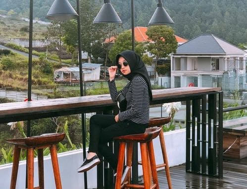 coklat klasik cafe 7 Cafe Dengan Pemandangan Spektakuler Di Malang