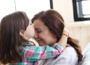 9 Cara Mendidik Anak Agar Menghormati Orang Tua