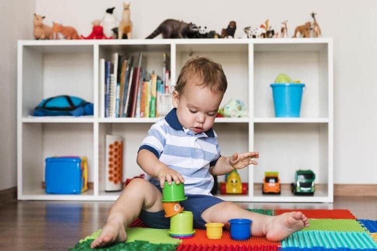 Merapikan Mainannya Tips Agar Anak Mau Merapikan Mainannya Sendiri