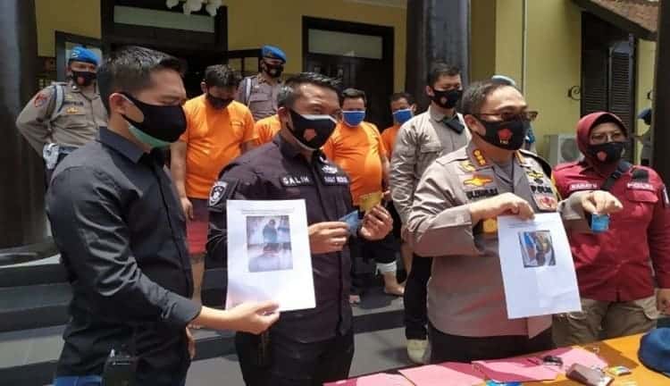 komplotan penjahat ganjal atm digulung polrestabes bandung 2 pelaku ditembak dnc 1 Polrestabes Bandung Tembak Dua Pelaku Komplotan Penjahat Modus Ganjal ATM