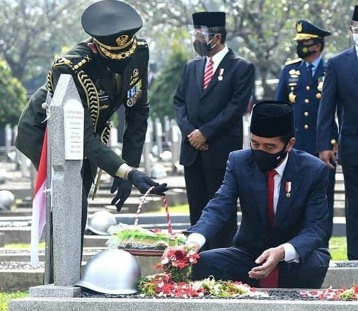 10 Nov 20201 Presiden Jokowi Pimpin Upacara Ziarah Nasional Hari Pahlawan Tahun 2020 di TMP Kalibata