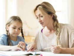 8 Cara Mendidik Anak Perempuan Menjadi Pribadi Tangguh