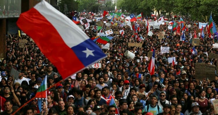 Chile Konstitusi Itu Bukan Harga Mati, dan Rakyat Chile Berhasil Membuktikannya