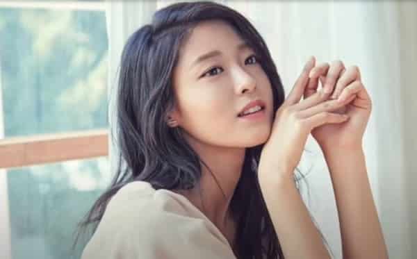 Seolhyun AOA 1 10 Idol Kpop ini Terlihat Menawan dan Seksi Dengan Kulit Coklat Nan Eksotis