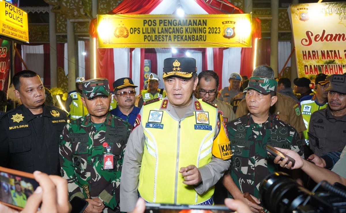 WhatsApp Image 2024 01 01 at 09.29.29 1 Kapolda Riau Memimpin Pengamanan Malam Tahun Baru Bersama Danrem