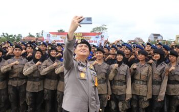 Kapolda Riau Pimpin Tradisi Pembaretan Bintara Remaja Angkatan 49 dan 50