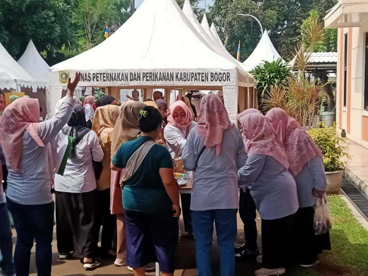 WhatsApp Image 2024 04 03 at 7.08.02 PM Darma Wanita Persatuan Disdagin Kab Bogor Adakan Bazar Murah