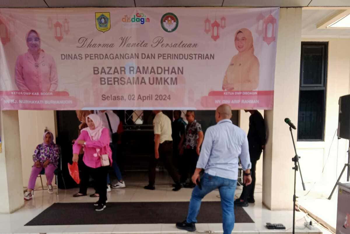 WhatsApp Image 2024 04 03 at 7.08.03 PM Darma Wanita Persatuan Disdagin Kab Bogor Adakan Bazar Murah